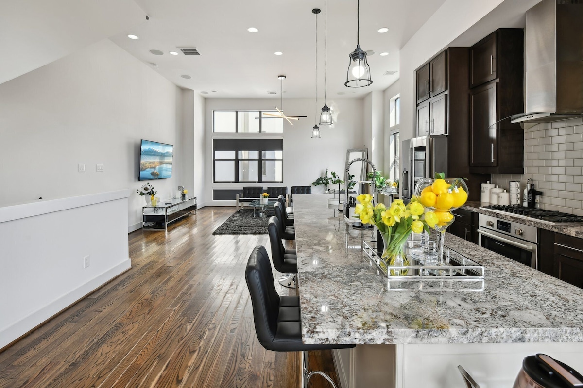 Photo 15 of EADO Lux 3-Story w/Rooftop Views