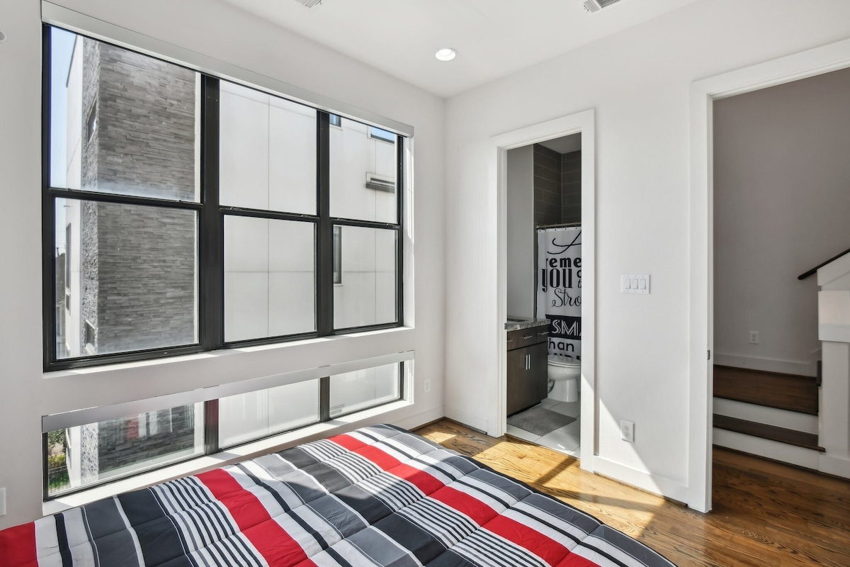 Photo 42 of EADO Lux 3-Story w/Rooftop Views