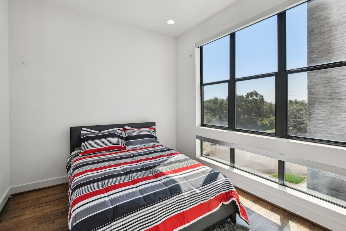 Photo 41 of EADO Lux 3-Story w/Rooftop Views