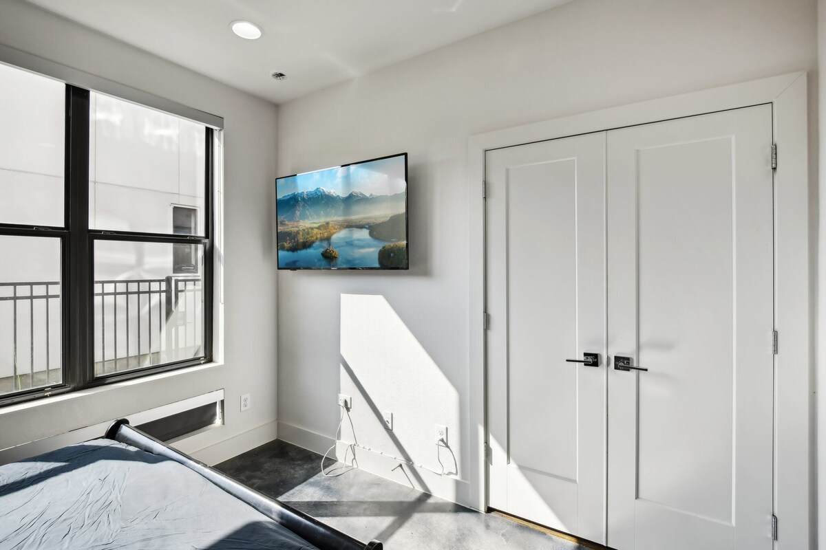 Photo 35 of EADO Lux 3-Story w/Rooftop Views