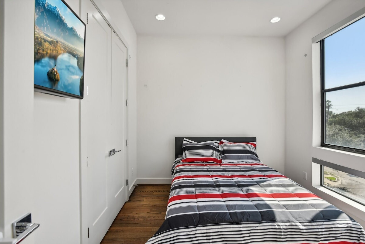 Photo 40 of EADO Lux 3-Story w/Rooftop Views