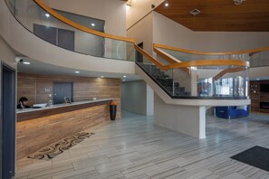 Rom, 2 queensize-senger | Oppholdsområde | En 50-tommers LED-TV med kabel-kanaler