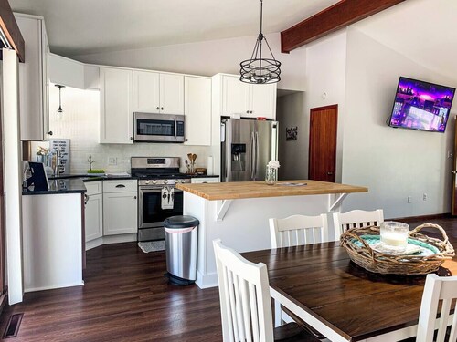 POOL OPEN! 15 Minutes to Cedar Point