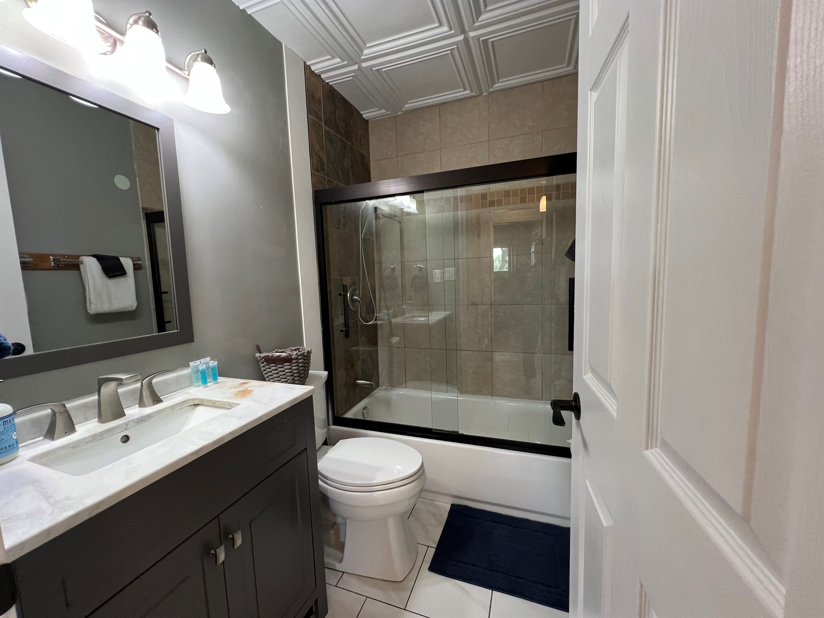 淋浴设施、吹风机、毛巾