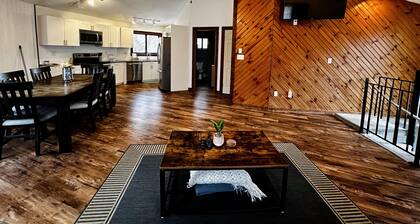 8 Minutes to Cedar Point! Octagon Home