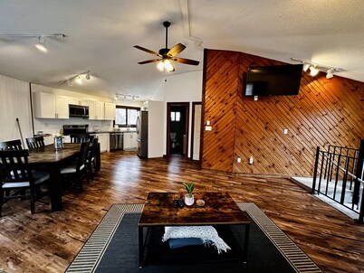 8 Minutes to Cedar Point! Octagon Home