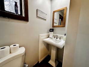 Een douche, een haardroger, handdoeken