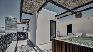 A modern outdoor area with a hot tub, seating, and a view of the sea. - Tulum Stylish 2BR Penthouse W/private Terrace, Grill & Pool (Tulum)