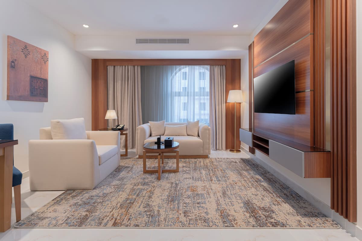 Grand Suite | Premium bedding, in-room safe, soundproofing, iron/ironing board