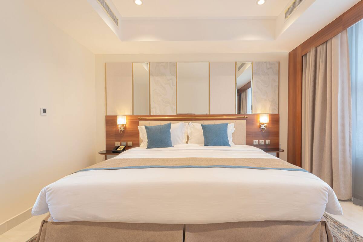 Grand Suite, Sea View | Premium bedding, in-room safe, soundproofing, iron/ironing board