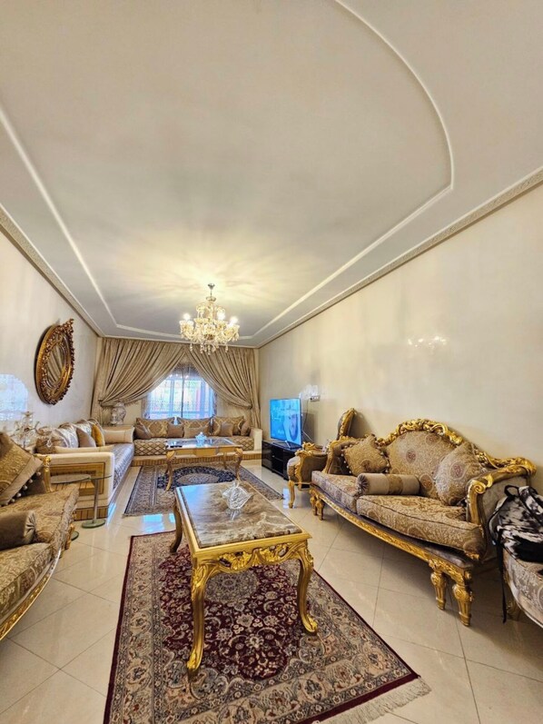 Living area - Quaint 2-bedroom apartment in Tangier with WiFi access (Tangier)