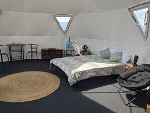 1 bedroom, free WiFi, bed sheets - The Bigfoot Dome with spectacular views in charming Plains, Montana. (Plains)