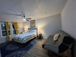 4 habitaciones, tabla de planchar con plancha y cuna de viaje 