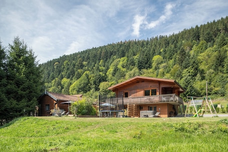 Exterior. Chalet du Bouchot 1: private spa, play area, 4p