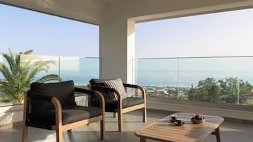 Smart TV, fireplace, video games