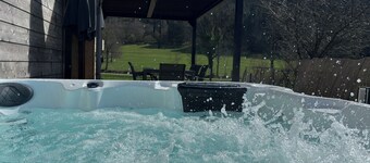 Grand Perce Neige: modern chalet, private spa, 7p