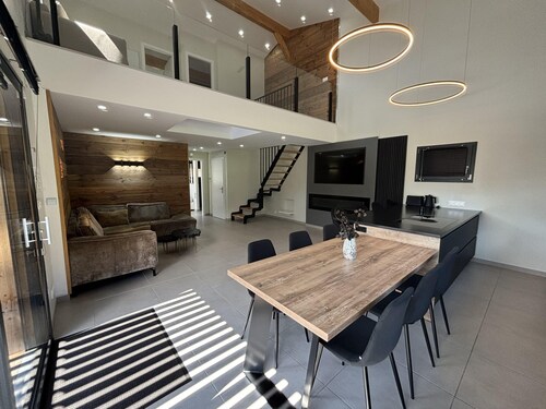 Grand Perce Neige: modern chalet, private spa, 7p