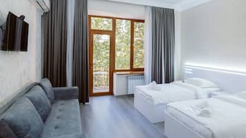 Triple Room | In-room safe, soundproofing, bed sheets