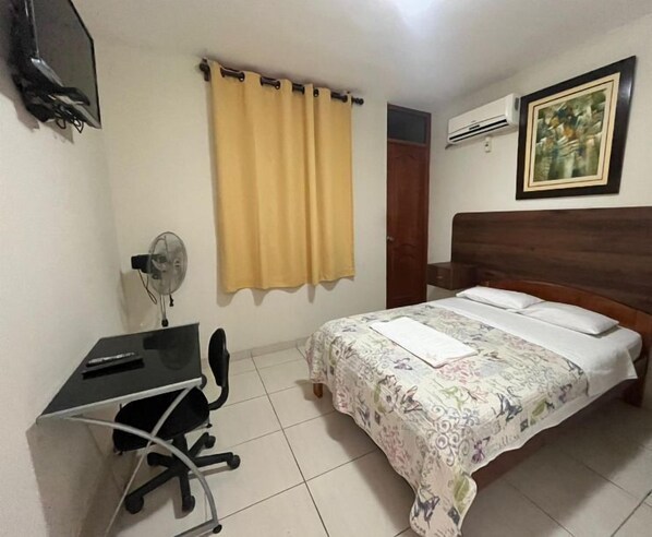 Standard Tek Kişilik Oda | Masa, ücretsiz kablosuz İnternet 