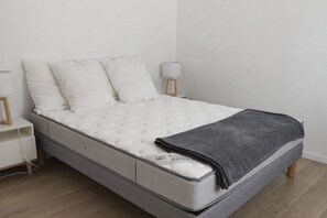 3 bedrooms, desk, iron/ironing board, travel cot