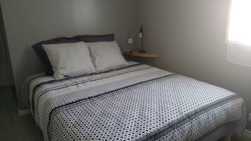 3 bedrooms, desk, iron/ironing board, travel cot