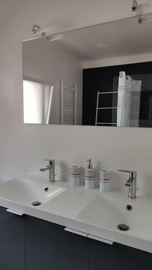Douche, papier toilette