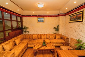 Living area - Hotel Aashraya Home Pvt. Ltd.  (Kathmandu)