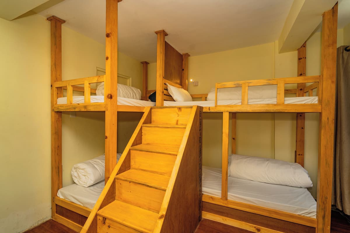 Dormitorio condiviso Basic | Biancheria da letto di alta qualità, materassi Tempur-Pedic