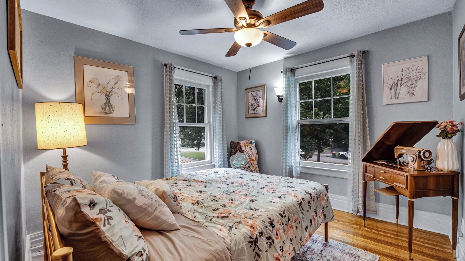 5 soverom, skrivebord, wi-fi og sengetøy