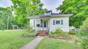 Exterior - Walk to Lake Michigan: Pet-Friendly Charlevoix Gem (Charlevoix)