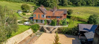 Incredible Countryside Getaway with Tennis Court!