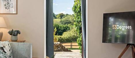 TV, fireplace, offices