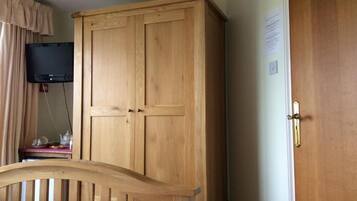 Room, 1 Bedroom, Balcony, Garden View | 1 bedroom