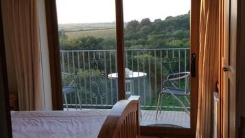 Room, 1 Bedroom, Balcony, Garden View | 1 bedroom