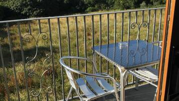 Room, 1 Bedroom, Balcony, Garden View | Balcony