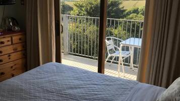 Room, 1 Bedroom, Balcony, Garden View | 1 bedroom