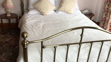 Room, 1 Bedroom, Balcony, Garden View | 1 bedroom