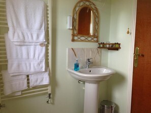 Room, 1 Bedroom, Balcony, Garden View | Bathroom - Room-orchard Manor, Fore Street, Probus (Truro)