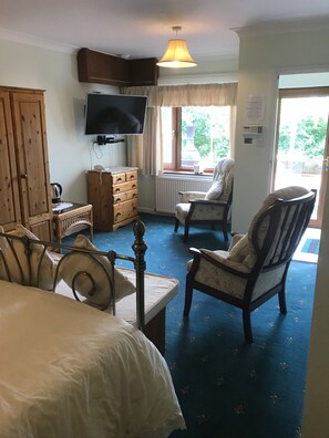 Room, 1 Bedroom, Smoking, Balcony | Living area