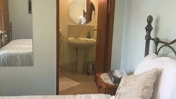 Room, 1 Bedroom, Smoking, Balcony | Bathroom