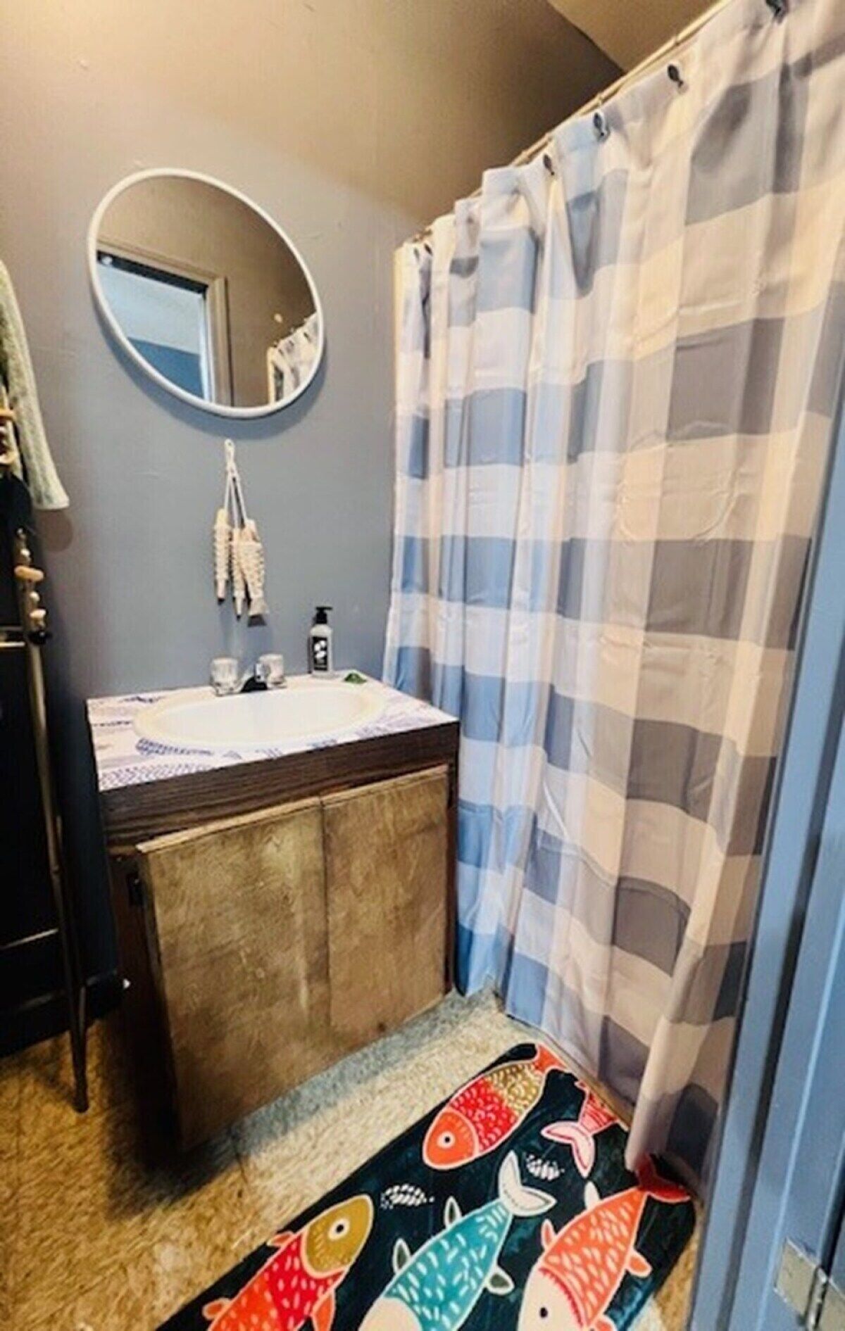 Shower, hair dryer, towels, shampoo