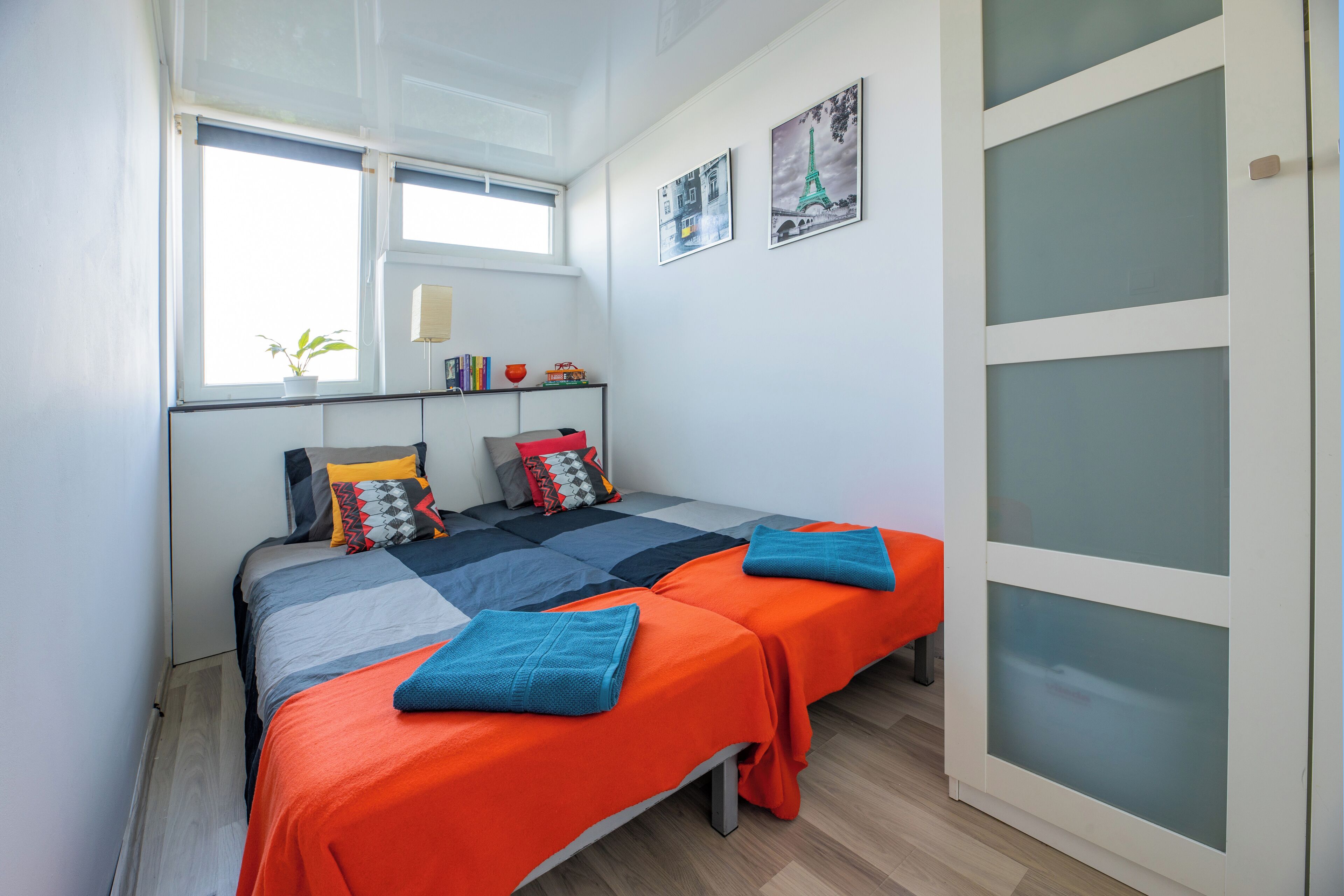 1 habitación, tabla de planchar con plancha, wifi y ropa de cama 