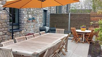 Maison, 5 chambres, accessible aux personnes à mobilité réduite, fumeurs | Restauration extérieure