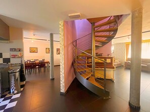 Maison, 5 chambres, accessible aux personnes à mobilité réduite, fumeur | Restauration