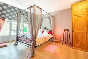 Room, 5 Bedrooms, Accessible, Smoking