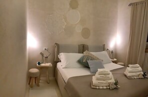 3 間睡房、房內夾萬、熨斗/熨衫板、可攜式嬰兒床