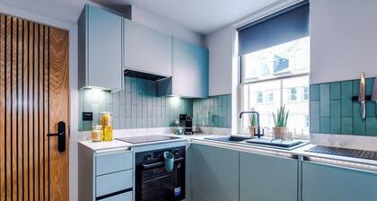Elegant 2B Retreat City Centre with Secure Parking