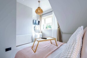 2 chambres, fer et planche à repasser, Wi-Fi, draps fournis