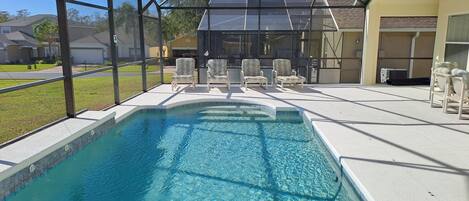 حمّام سباحة خارجي، حمّام سباحة مُدفَّأ