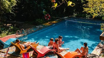 Kolam renang outdoor